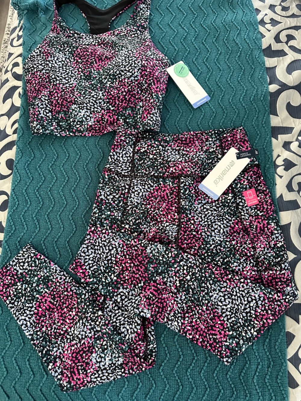 NWT Marika Pink Black White Speckled Floral Sports Bra & Leggings M/L